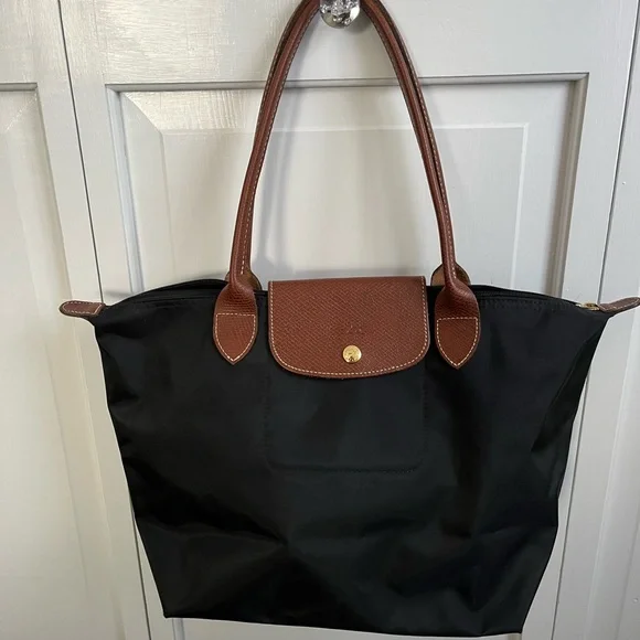 Longchamp LePliage Black Medium Tote - Picture 2 of 13